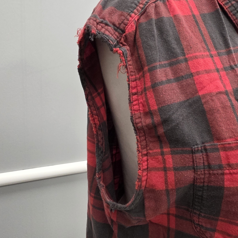 American Eagle Outfitters Red and Black Plaid Sleeveless Shirt - Picture 3 of 7